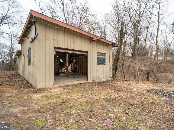 3rd image of 7732 Jonestown Rd