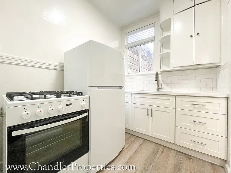 3255 Sacramento St — Photo 4