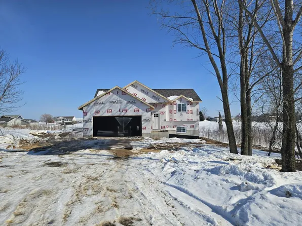 5230 S Columbine Ln, Fremont, MI 49412