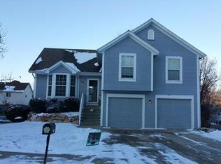 408 SW 24th St, Oak Grove, MO 64075