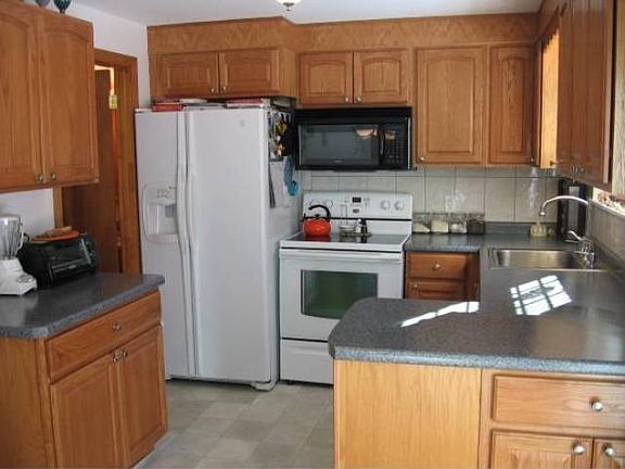 4th image of 34 Oakridge Dr