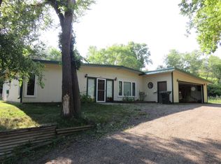 915 8th Ave NW, Jamestown, ND 58401