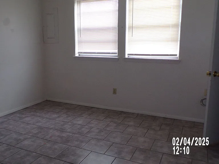 7916 NW Crossland Cir — Photo 8