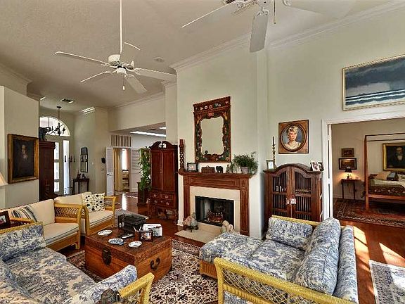 4th image of 460 N Peppertree Dr