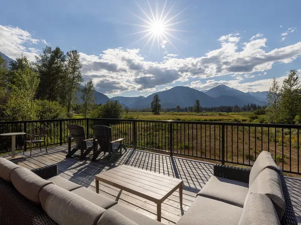 7320 Macrae Rd, Pemberton, BC V0N 2L3
