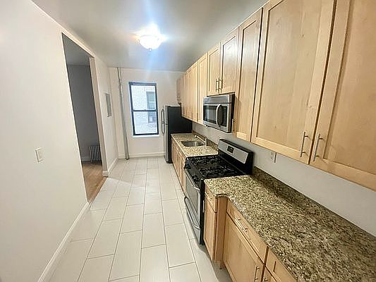 3rd image of 657 W 183rd St #26