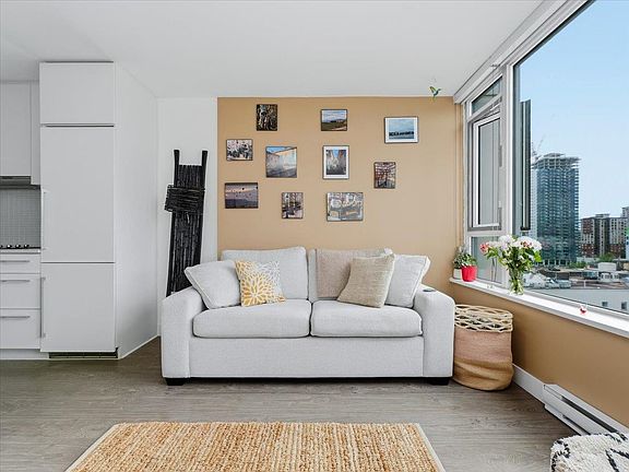3rd image of 668 Columbia St #1504