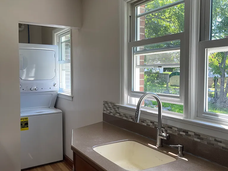 526 Franklin Ave #1 — Photo 5
