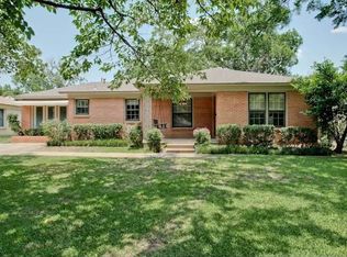 1647 Quadrangle Dr, Dallas, TX 75228