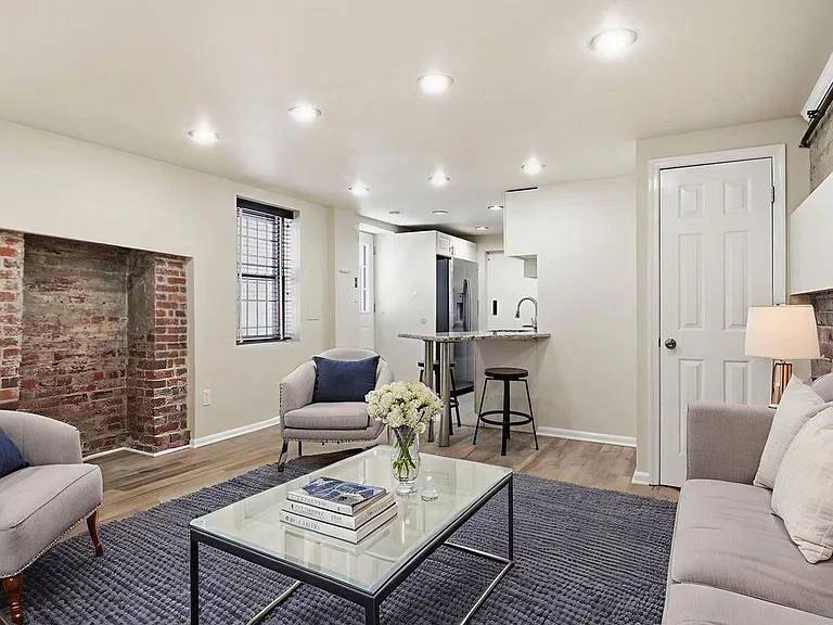 1450 Harvard St NW #B — Photo 2