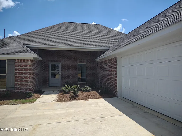 599 Westfield Dr — Photo 3