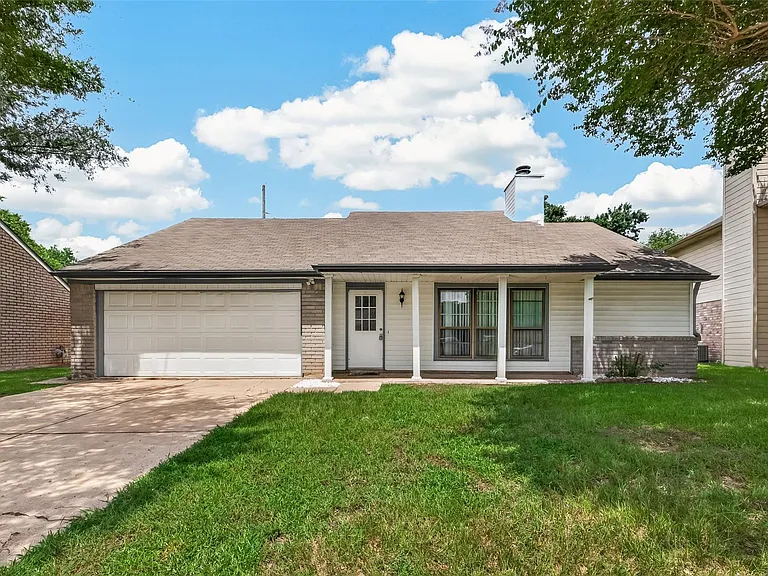 2423 Anthony Hay Ln — Photo 3