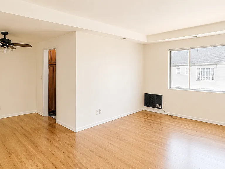686 S Saint Andrews Pl #B3 — Photo 3