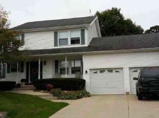 6861 Moonlight Cir, Sun Prairie, WI 53590