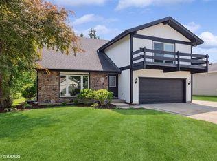 1003 Newbury Dr, Crystal Lake, IL 60014