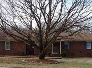 39 Willowood Dr, Spartanburg, SC 29303