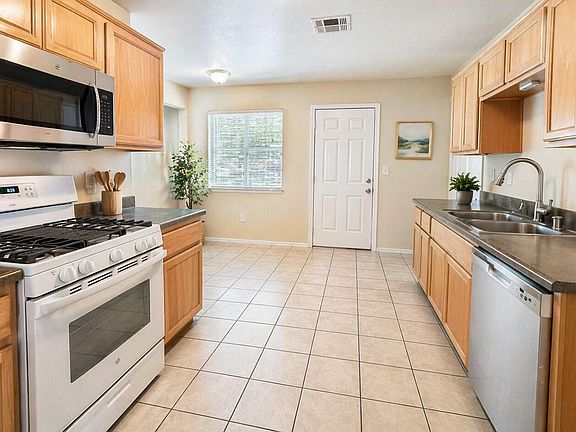 3rd image of 44608 Stanridge Ave