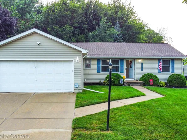 45933 Brookside North Dr, Macomb, MI 48044