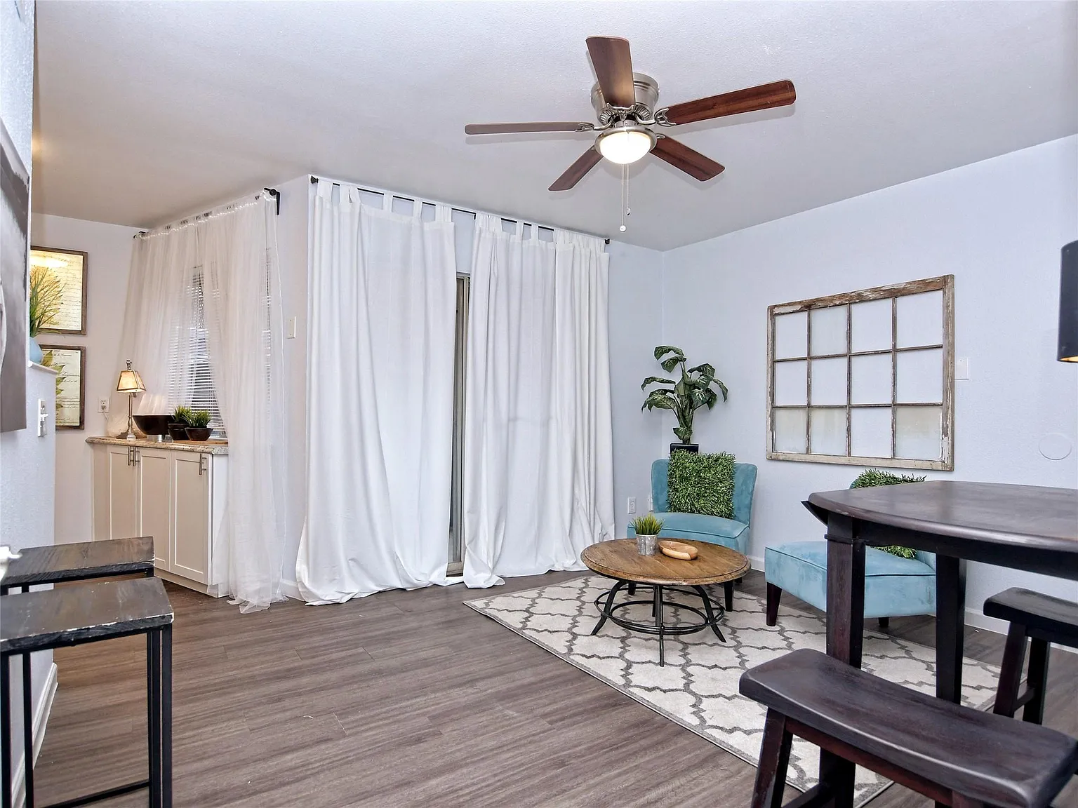 1 bed, 1.0 bath, 378 sqft, $850 — Photo 3