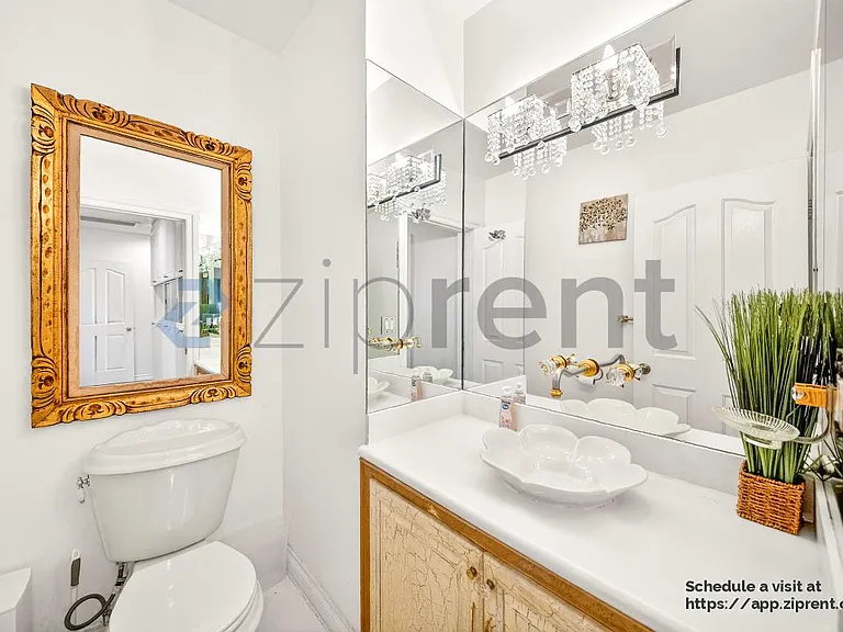 138 N Hamel Dr — Photo 14
