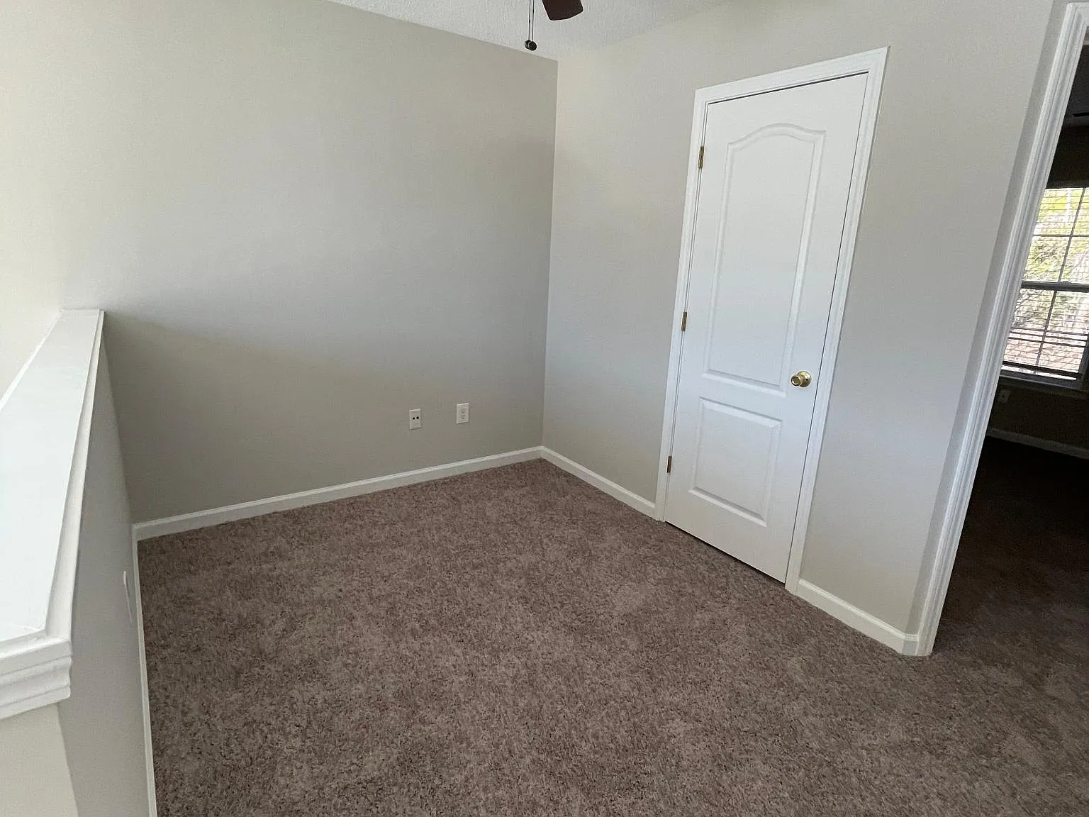 563 Fox Creek Xing — Photo 3