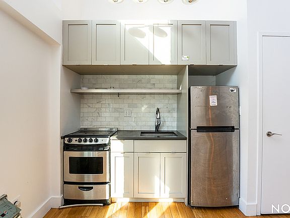 4th image of 588 Myrtle Ave APT 402