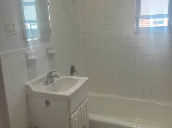 41-11 47th Avenue 4C image 3 of 5