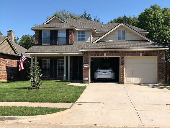 2 car garage with electric auto hook up.