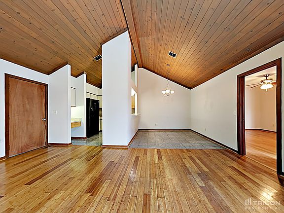 5th image of 2209 N Twin Pines Cir