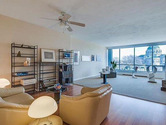 2nd image of 4501 Lindell Blvd APT 3C