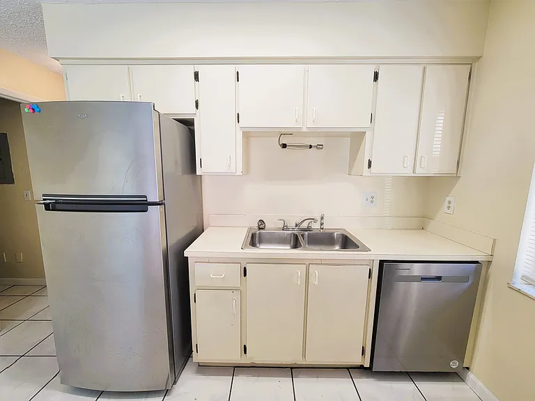 307 S Ocean Dr #B — Photo 15