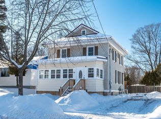 40 Elm St, Gananoque, ON K7G 2S7