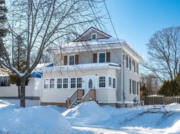 40 Elm St, Gananoque, ON K7G 2S7