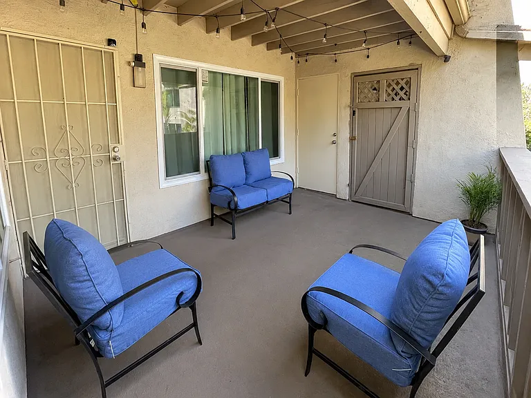 1270 Cabrillo Park Dr #B — Photo 2