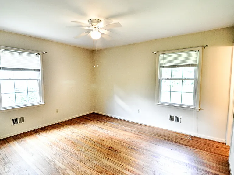 1526 Smith Level Rd — Photo 9