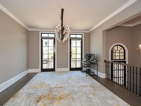 4th image of 225 Marjean Way