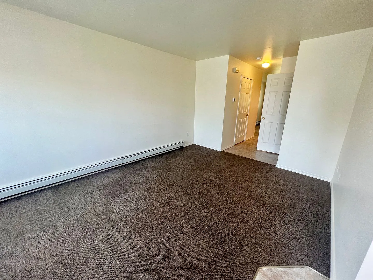 Lovely 2 Bedroom Condo with Washer/Dryer Available for Rent! — Photo 4