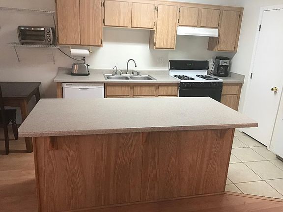 3rd image of 3209 Honeysuckle Ave