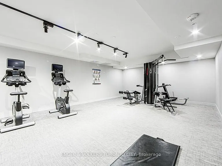 28 Wellesley St E #809 — Photo 11