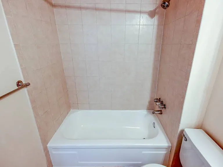 Banyan Club Apartments — Photo 14