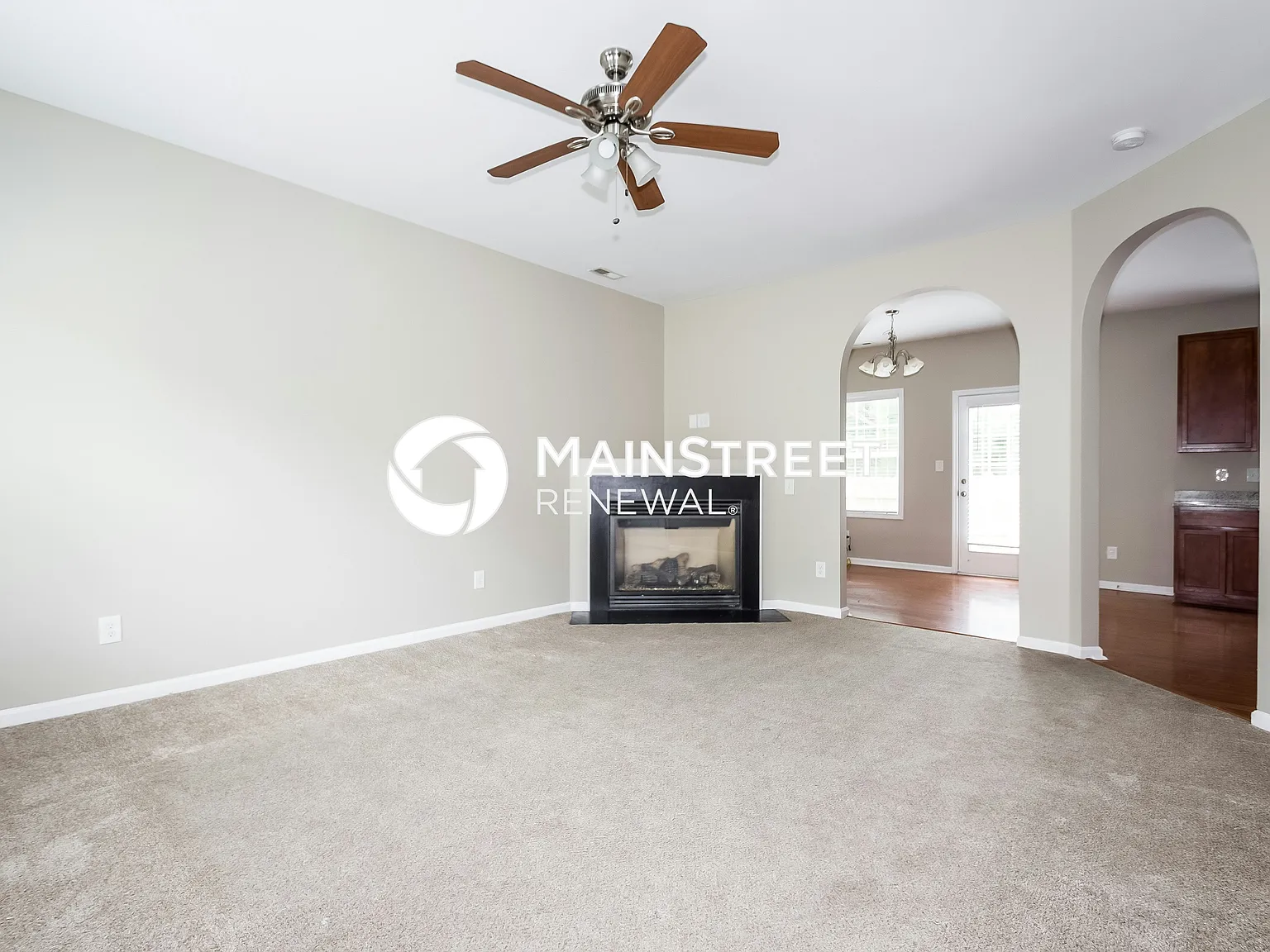 811 Woodside Park Ln — Photo 3