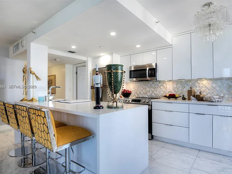 2555 Collins Ave #1400 — Photo 8