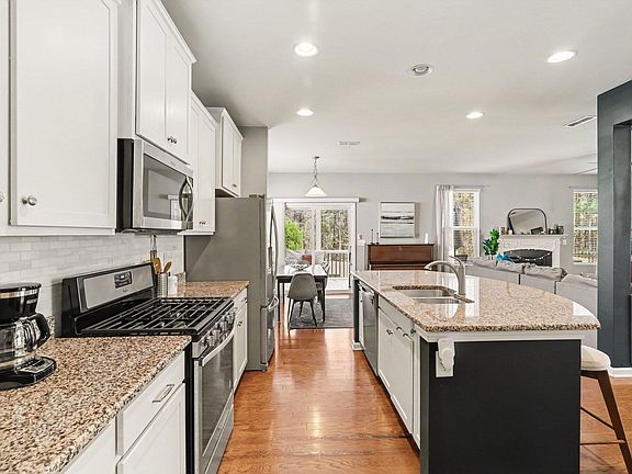 3rd image of 1905 Nellora Ln