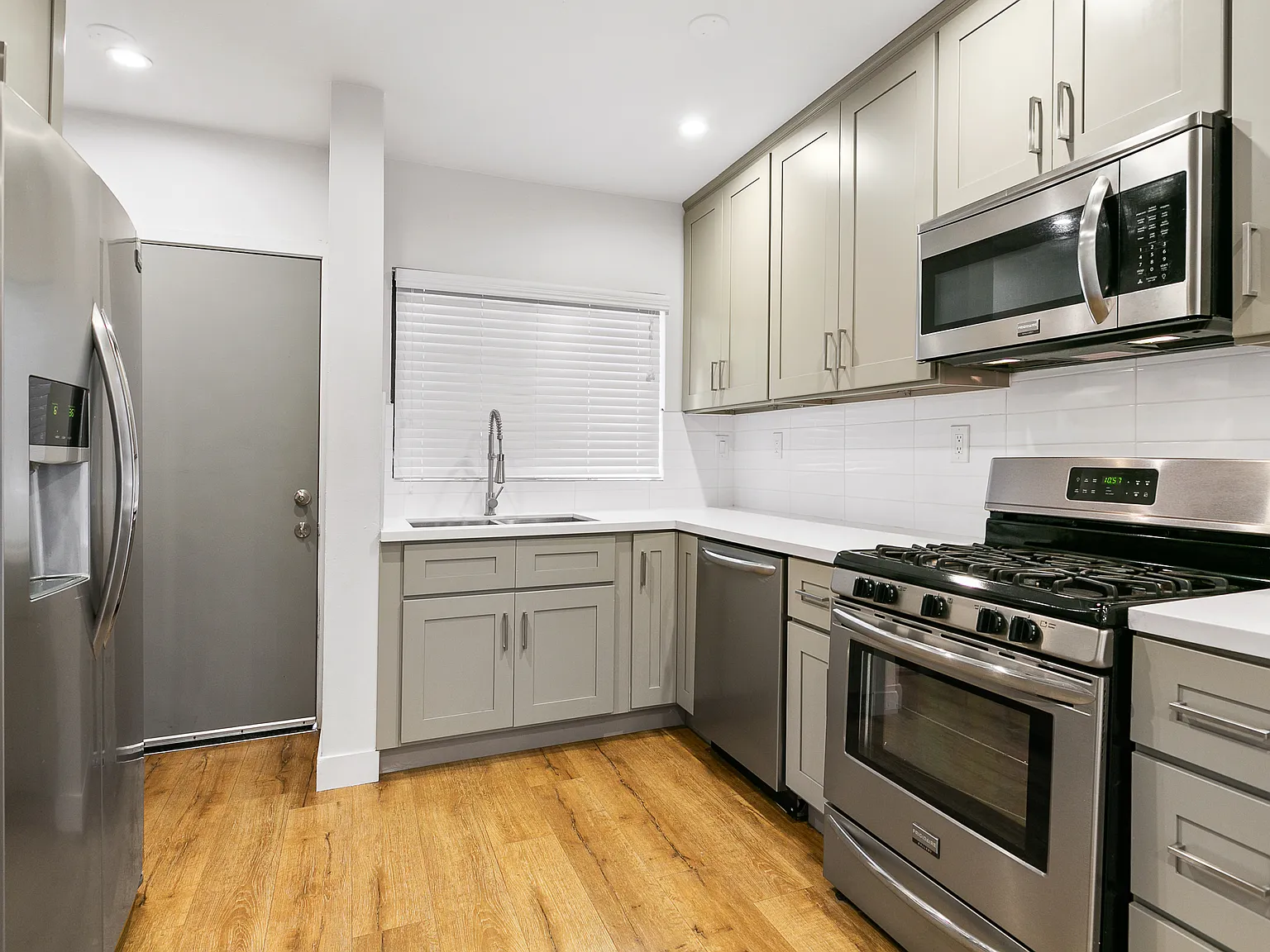 1 bed, 575 sqft, $2,145 — Photo 2