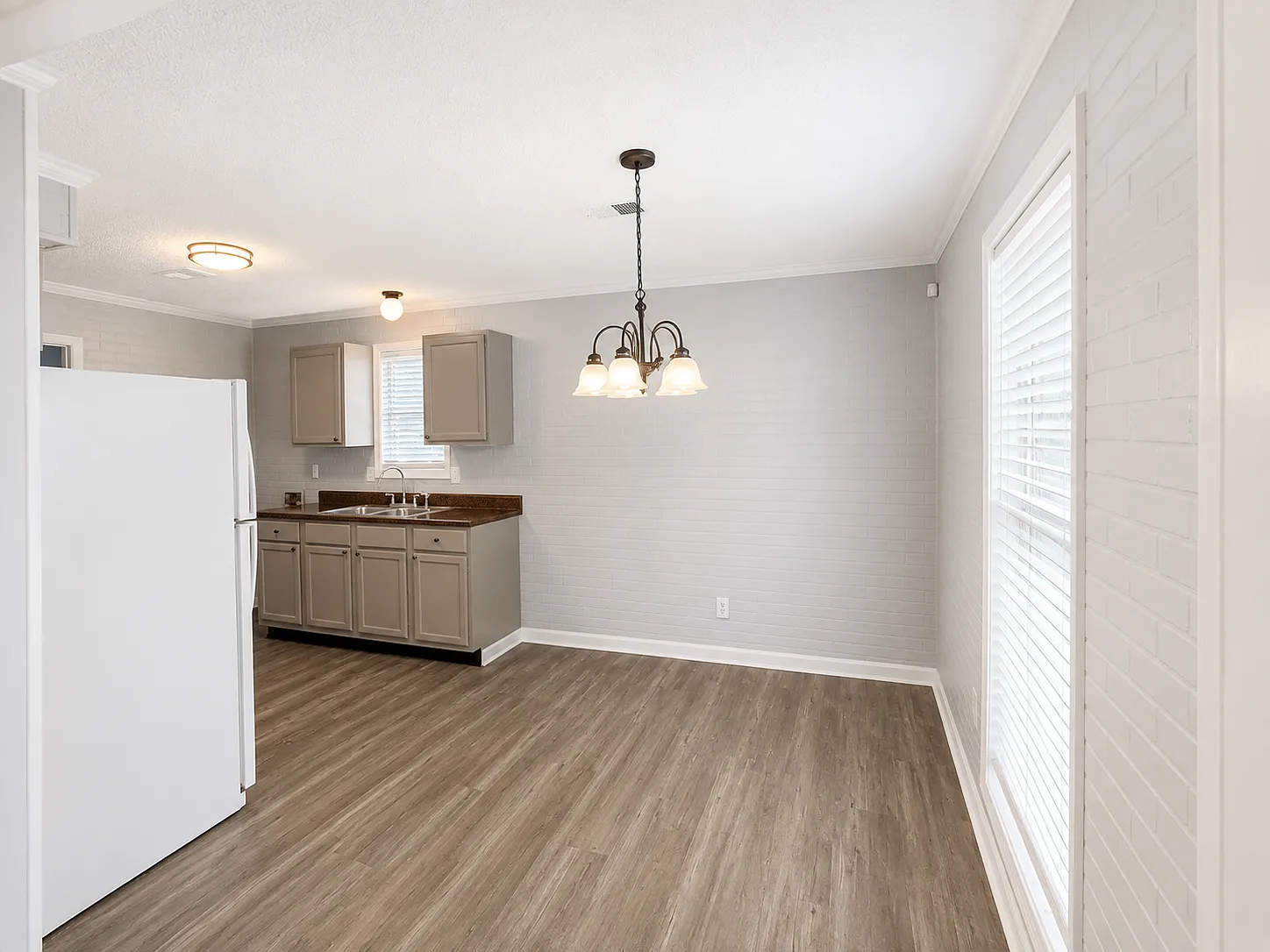 3 bed, 1026 sqft, $1,600 — Photo 3