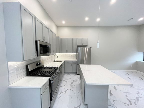 4th image of 225-235 Essex St Unit 4