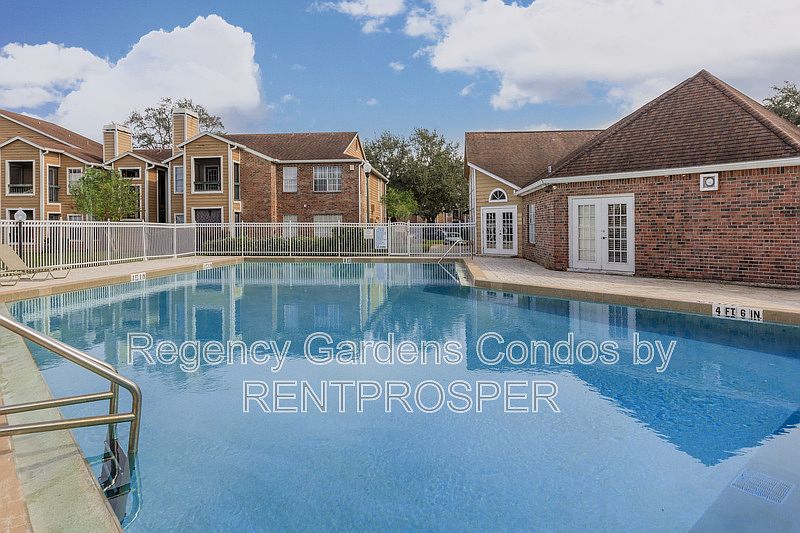 1st image of 4401 Thornbriar Ln APT 208