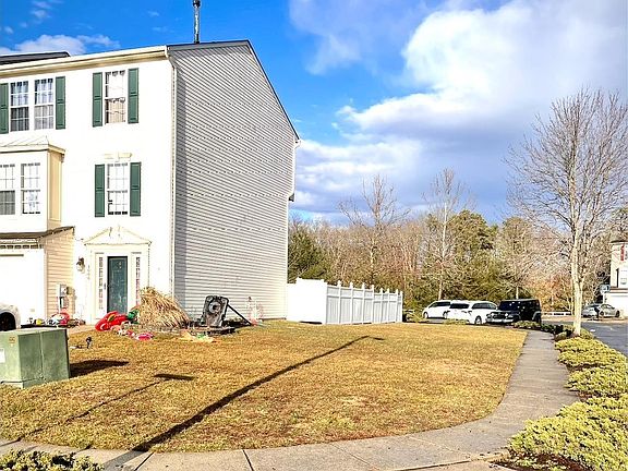 2nd image of 1000 Carlisle Rd