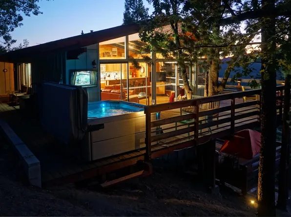 26430 Forest Hill Dr, Idyllwild, CA 92549