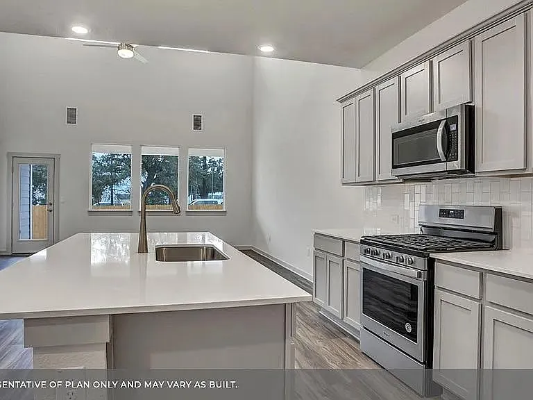 13608 Lubeck Dr — Photo 5